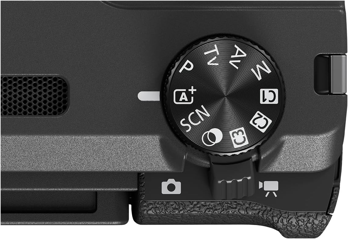 Appareil photo hybride Canon PowerShot V1 : objectif zoom ultra grand-angle intégré, vidéo 4K, vlogging, streaming en direct, création de contenu, design compact.