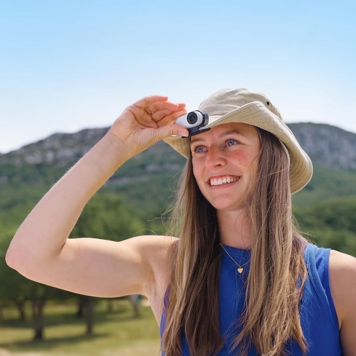 Insta360 GO 3S - 64 Go Noir 4K Mini Caméra Portable pour Vlogging Mains Libres POV Fixation Universelle Autonomie 140 min Étanche jusqu'à 10 m POV pour Animaux – Présentation