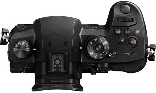 Appareil photo digital hybride Panasonic Lumix DC-GH5 Micro 4/3 : kit de 13 accessoires – incluant une carte de stockage SD de 64 Go et plus – Version internationale (sans garantie)