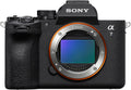Appareil photo hybride plein format Sony Alpha 7 V : prise de vue en rafale à 30 images/s sans interruption, autofocus IA, stabilisation d’image intégrée sur 5 axes (boîtier seul).