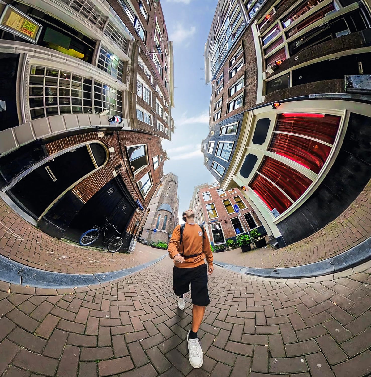 GoPro MAX — Caméra d'action étanche 360° + traditionnelle doté de affichage tactile, vidéo HD sphérique 5,6K30, photos 360° 16,6 MP, streaming en direct 1080p, stabilisation
