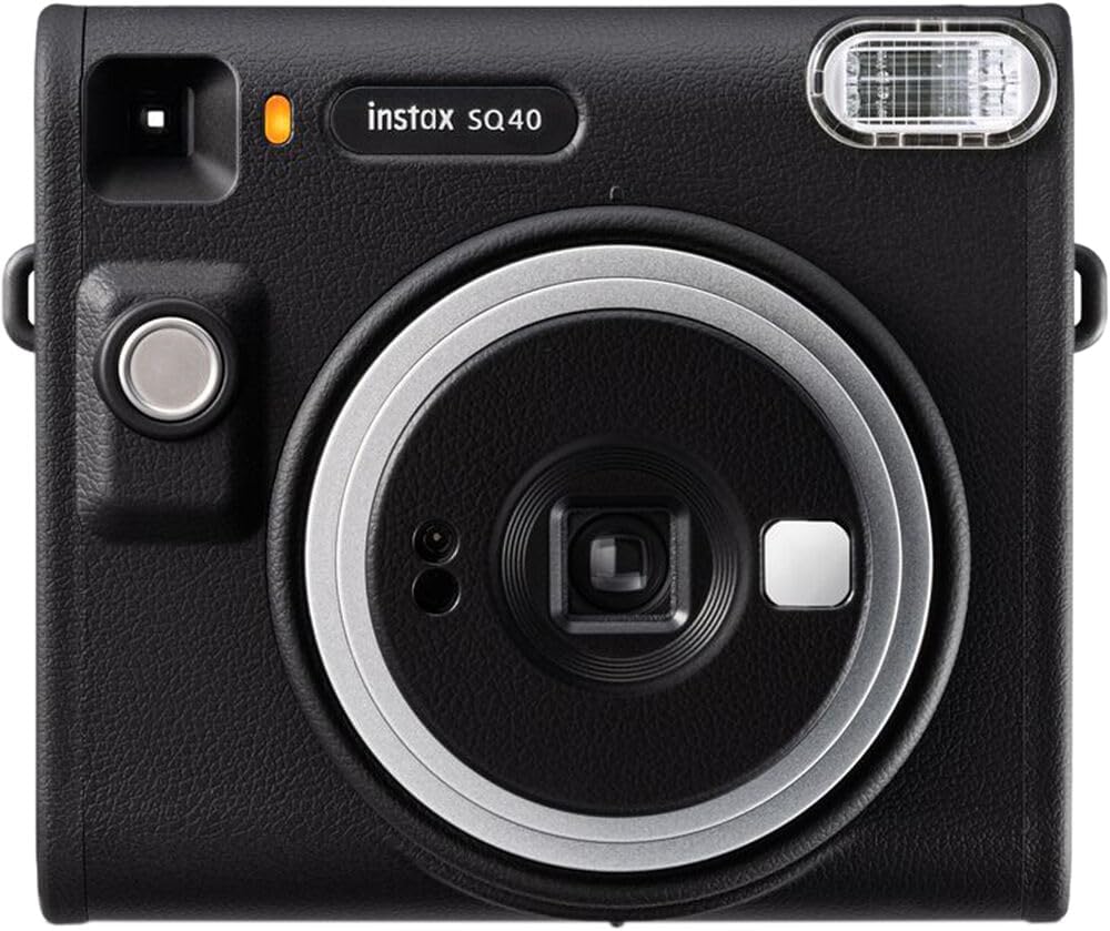 Appareil photo instantané Fujifilm Instax Square SQ40 Noir Vintage, pack comprenant un paquet de films Fuji Instax (20 poses), un étui de transport et un chiffon de nettoyage – Présentation