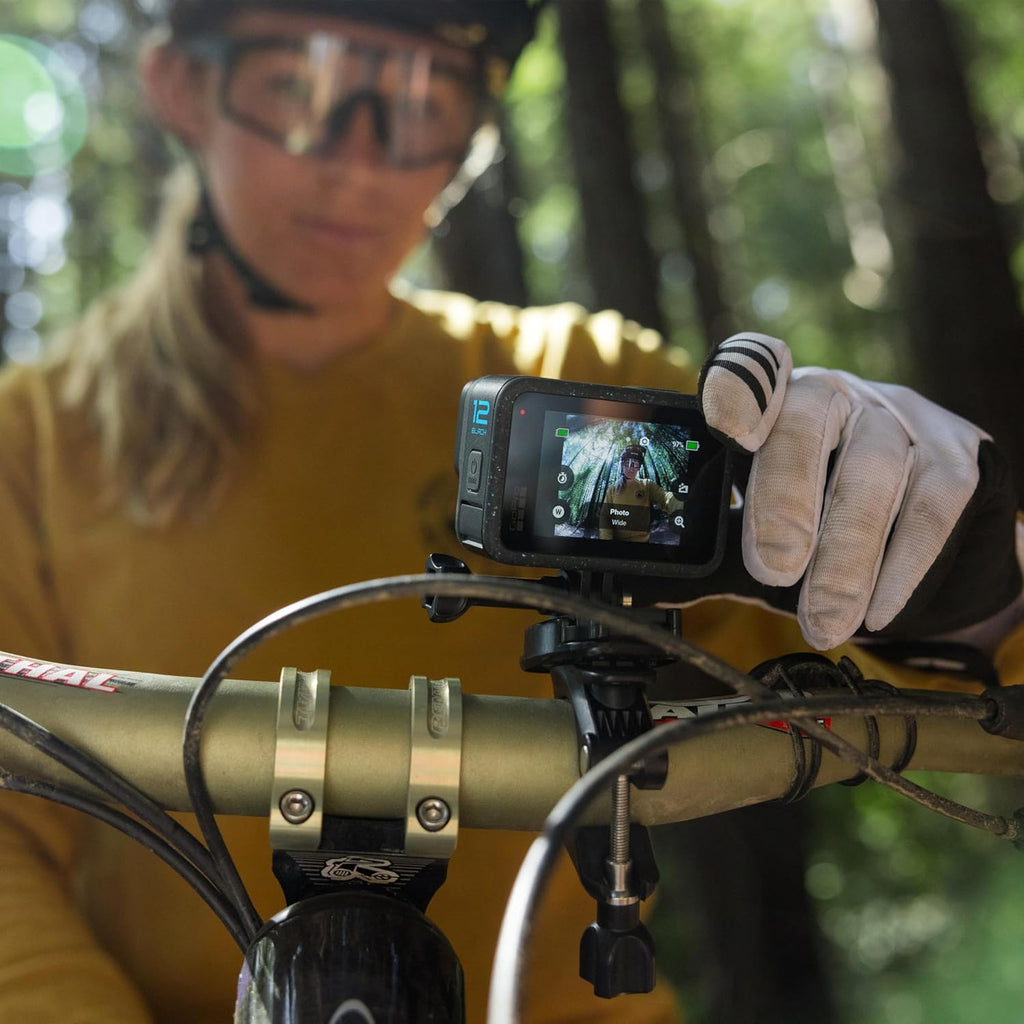 GoPro Hero12 Black - Pack e-commerce - Caméra sportive résistant à l’eau doté de vidéo Ultra HD 5,3K60, photos 27 MP, HDR, capteur d'image 1/1,9", streaming en direct, stabilisation webcam