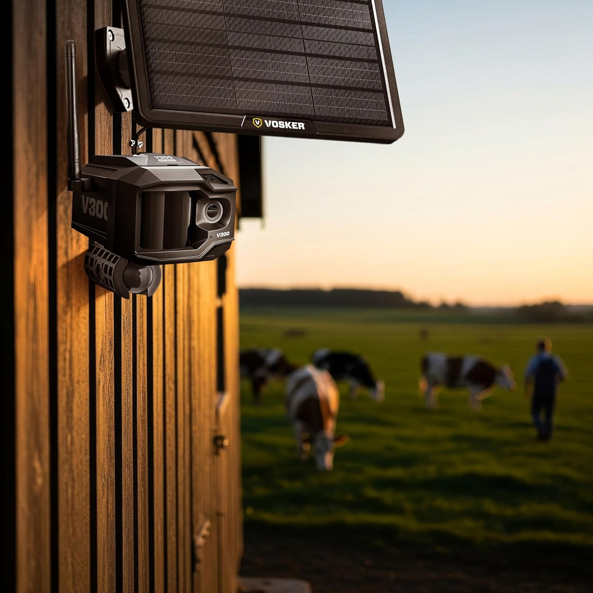 Caméra de surveillance extérieure Vosker V300 Ultimate Farmers Kit avec panneau solaire externe pour fermes, pâturages et serres, 4G LTE, - Noire, unité unique avec batterie