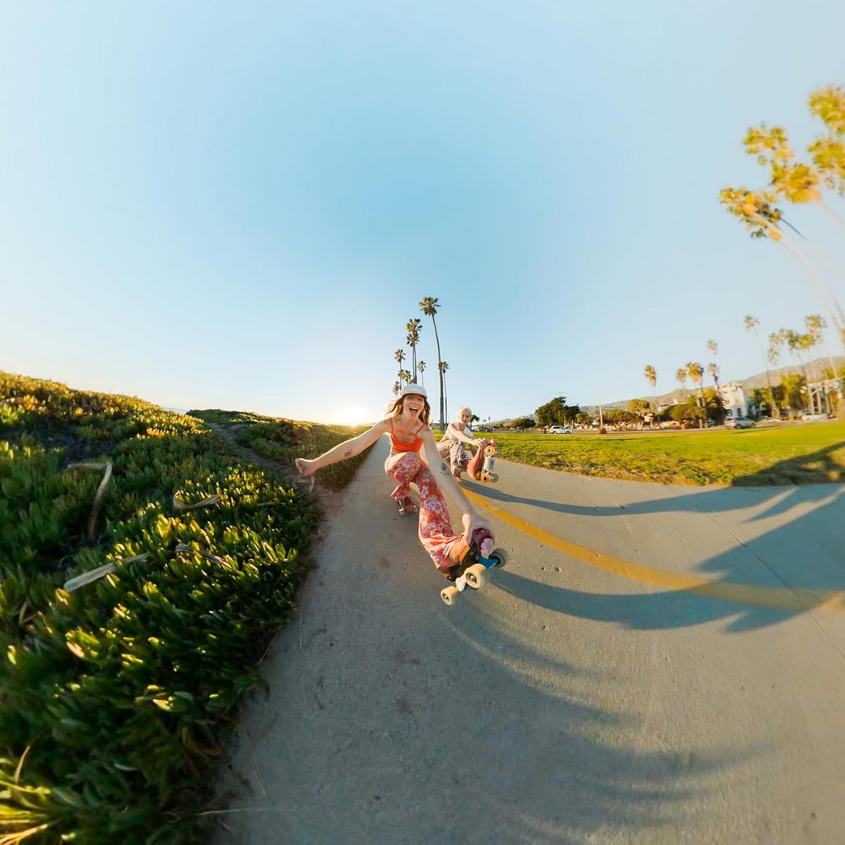 GoPro MAX — Caméra d'action étanche 360° + traditionnelle doté de affichage tactile, vidéo HD sphérique 5,6K30, photos 360° 16,6 MP, streaming en direct 1080p, stabilisation