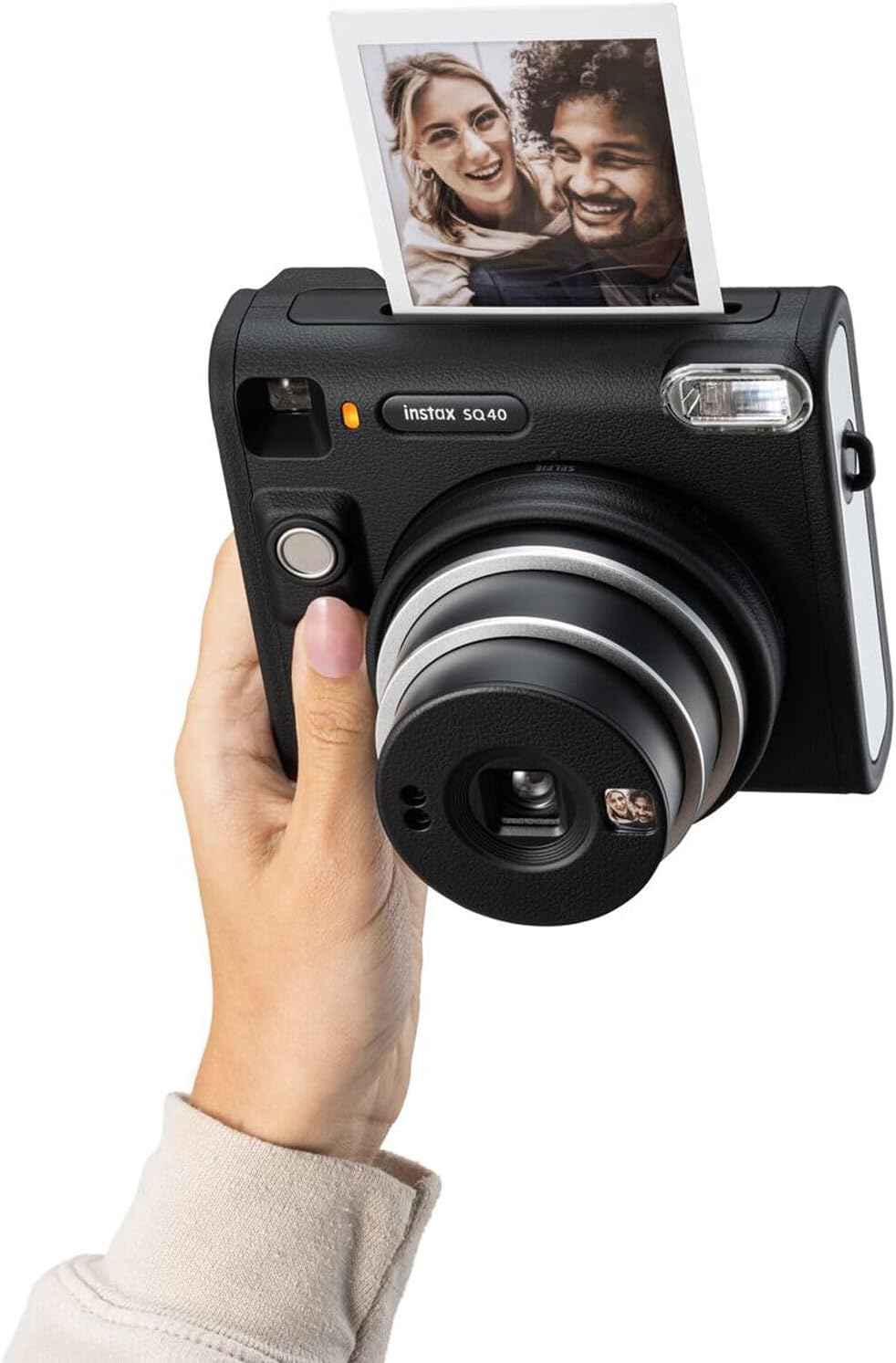 Appareil photo instantané Fujifilm Instax Square SQ40 Noir Vintage, pack comprenant un paquet de films Fuji Instax (20 poses), un étui de transport et un chiffon de nettoyage – Présentation