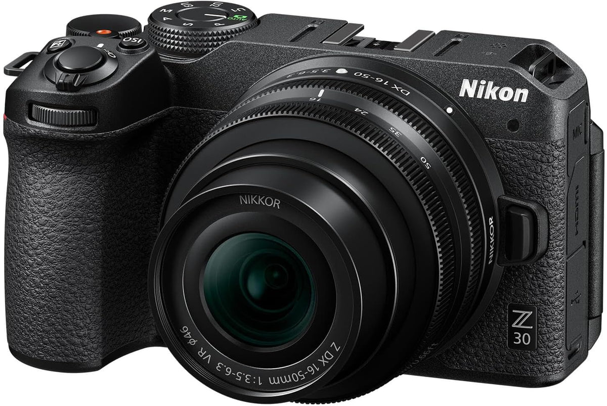Nikon Z 30 doté de objectif zoom grand angle | Notre appareil photo hybride le plus compact et léger pour la photo et la vidéo, doté de objectif zoom 16-50 mm | Modèle Nikon USA